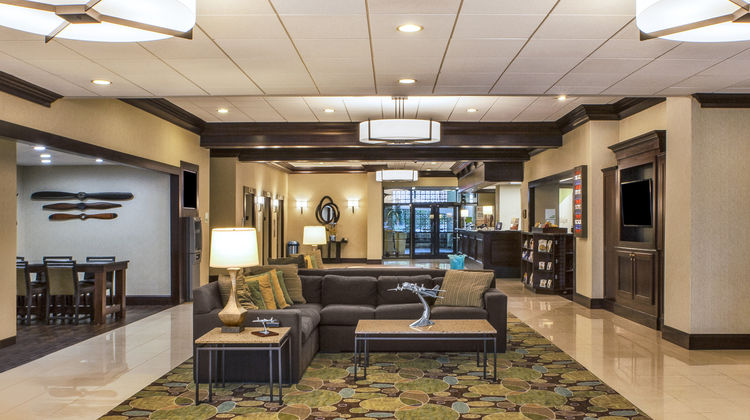 Holiday Inn National Airport Lobby
