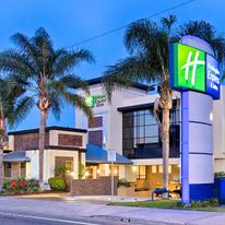 Holiday Inn Express & Suites Costa Mesa