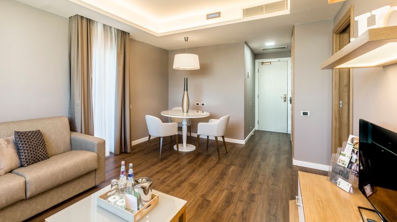 <b>Holiday Inn Naples Suite</b>. Images powered by <a href="https://www.leonardoworldwide.com/" title="Leonardo Worldwide" target="_blank">Leonardo</a>.