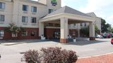 Holiday Inn Express & Suites Kansas City Exterior