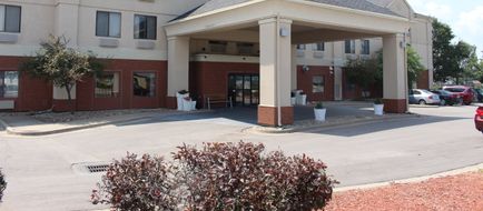 Holiday Inn Express & Suites Kansas City Exterior