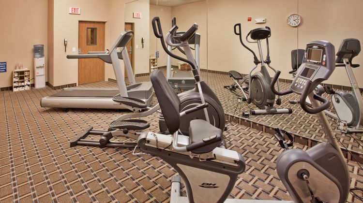 Holiday Inn Express & Suites Kansas City Health Club