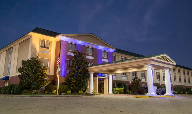 Holiday Inn Express & Suites Oxford Exterior
