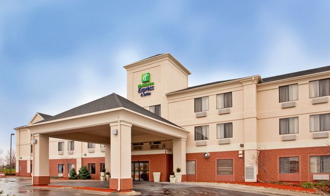 Holiday Inn Express & Suites Kansas City Exterior