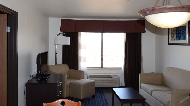 <b>Holiday Inn Express Hotel & Suites Suite</b>. Images powered by <a href="https://www.leonardoworldwide.com/" title="Leonardo Worldwide" target="_blank">Leonardo</a>.