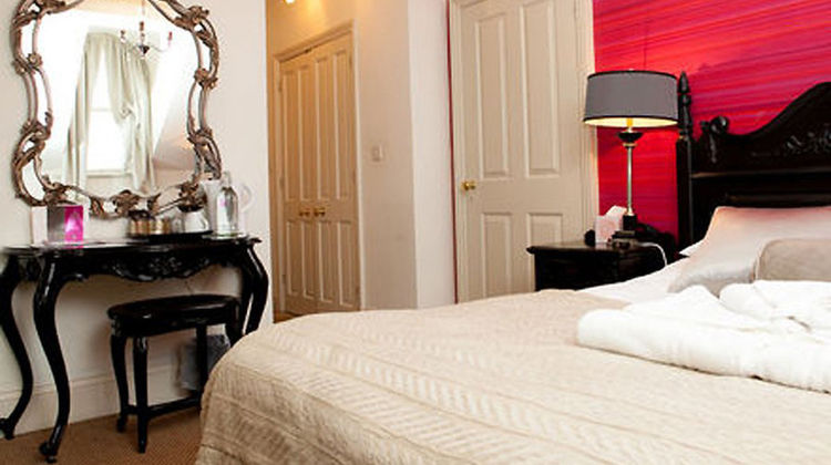Episode Hotel Room