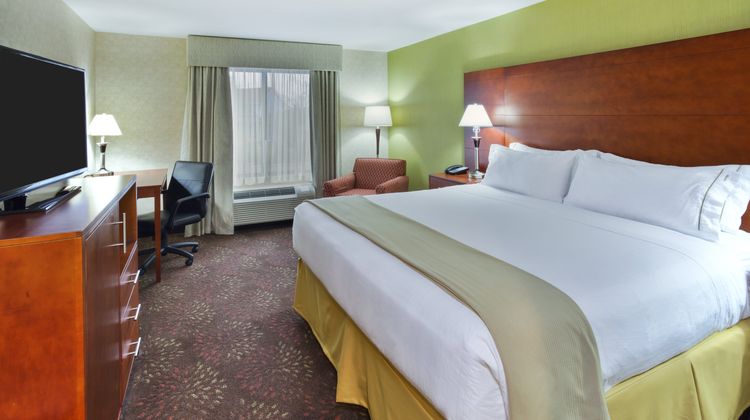 Holiday Inn Express Hotel & Stes Room