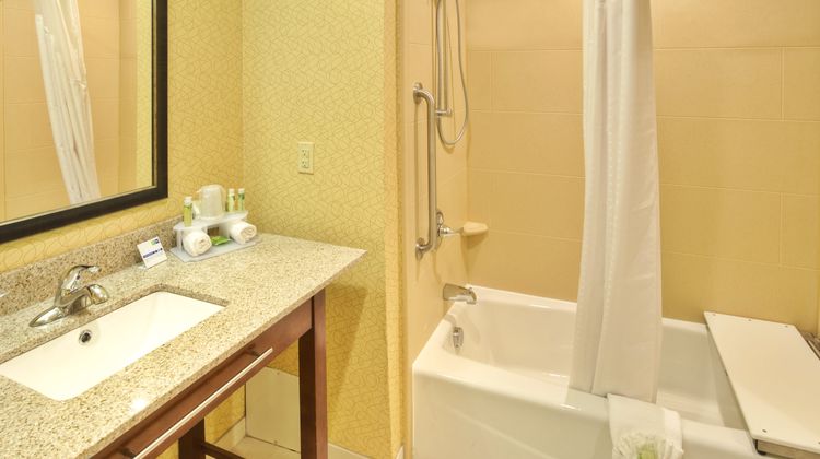 Holiday Inn Express Hotel & Stes Room