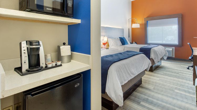 Holiday Inn Express & Suites Alvin Room
