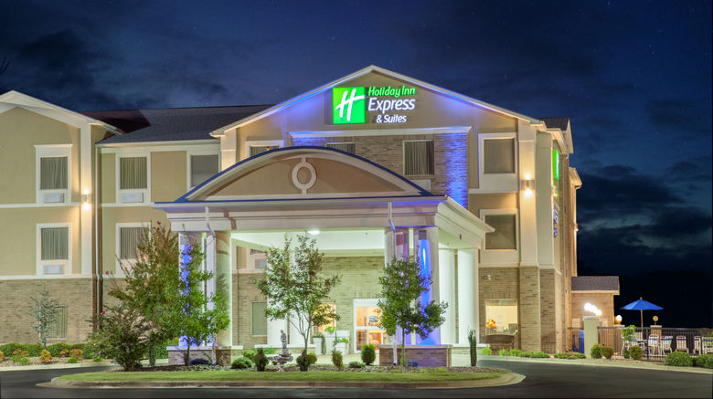 <b>Holiday Inn Express & Suites Clarksville Exterior</b>. Images powered by <a href="https://www.leonardoworldwide.com/" title="Leonardo Worldwide" target="_blank">Leonardo</a>.
