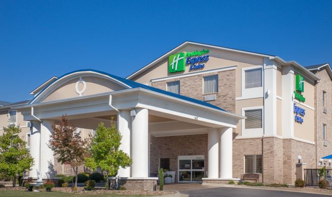 Holiday Inn Express & Suites Clarksville Exterior