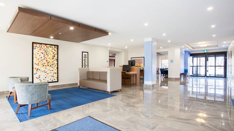 Holiday Inn Express & Suites Southwest Lobby