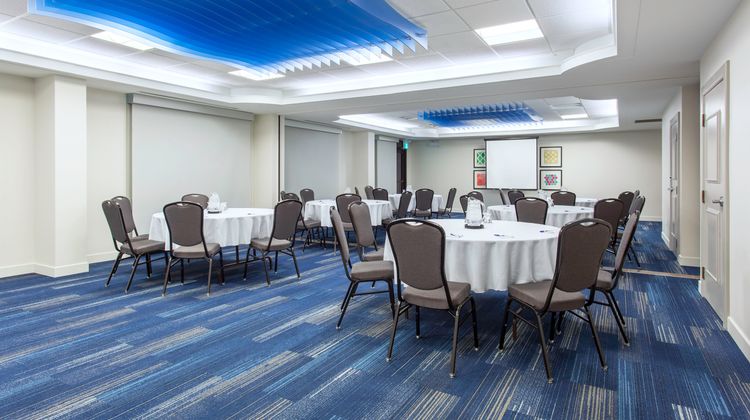 Holiday Inn Express & Suites Southwest Meeting