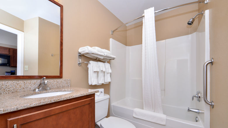 <b>Candlewood Suites Kansas City Northeast Room</b>. Images powered by <a href="https://www.leonardoworldwide.com/" title="Leonardo Worldwide" target="_blank">Leonardo</a>.