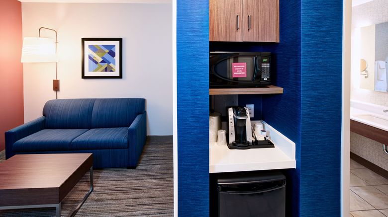 <b>Holiday Inn Express Hotel & Suites Room</b>. Images powered by <a href="https://www.leonardoworldwide.com/" title="Leonardo Worldwide" target="_blank">Leonardo</a>.