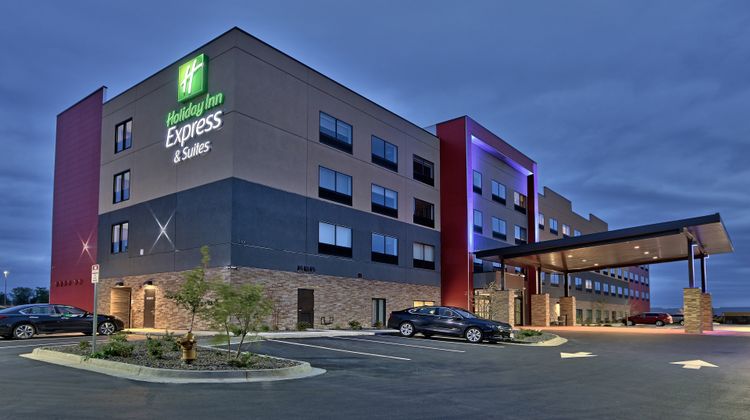 Holiday Inn Express & Suites Broomfield Exterior