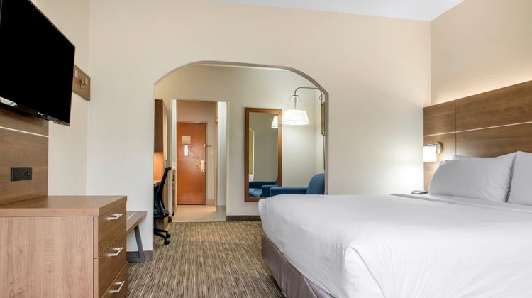 Holiday Inn Express & Suites Harrison Room