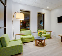Holiday Inn Express & Stes Ft Washington Lobby