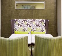 Holiday Inn Express & Suites St. Paul Lobby
