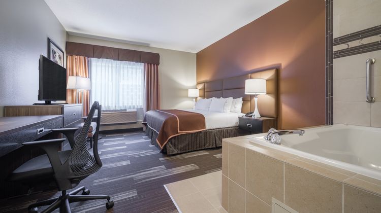 Holiday Inn Express & Suites St. Paul Room