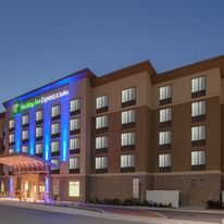 Holiday Inn Express & Suites Orleans SW