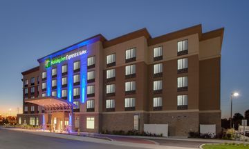 Holiday Inn Express & Suites Orleans SW
