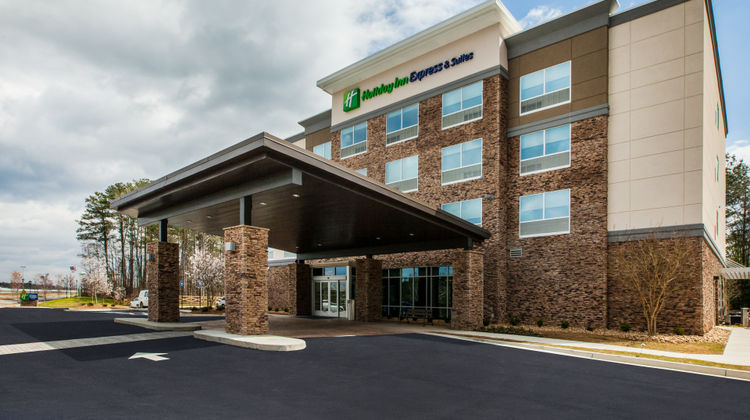 Holiday Inn Express & Stes Atlanta North Exterior