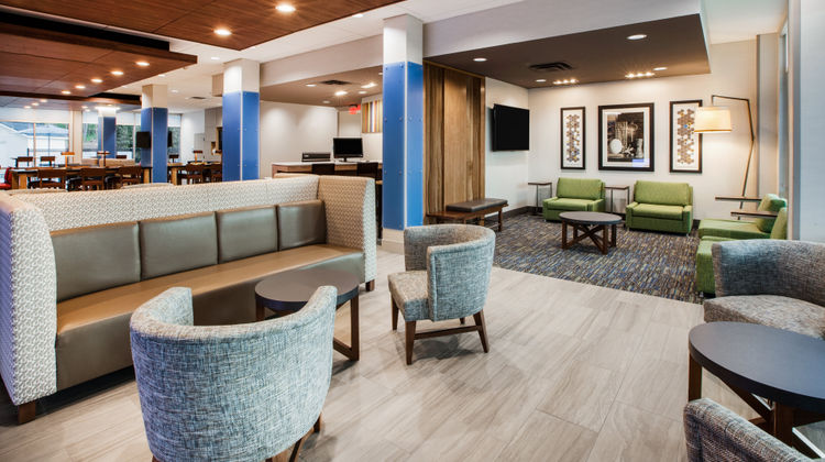 Holiday Inn Express & Stes Atlanta North Lobby