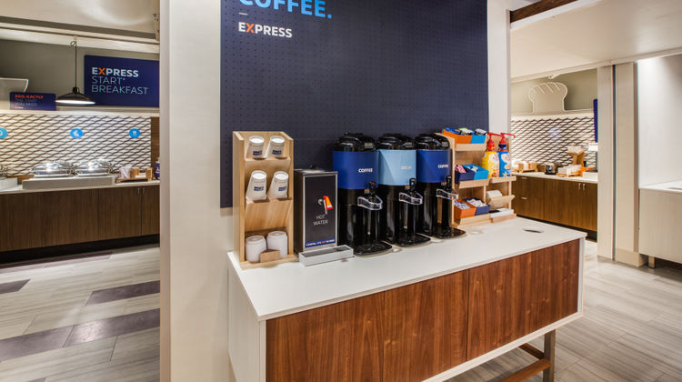 Holiday Inn Express & Stes Atlanta North Restaurant