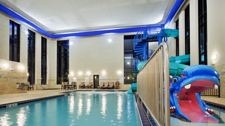Holiday Inn Express Hotel & Suites Pool