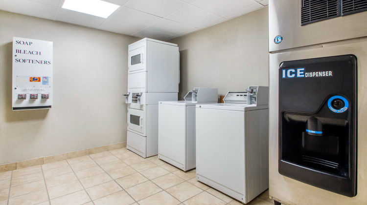 Holiday Inn Express & Suites Arpt Wolf Other