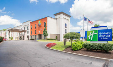 Holiday Inn Express & Suites Arpt Wolf