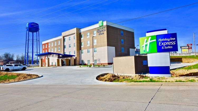 Holiday Inn Exp & Suites Perryville I-55 Exterior