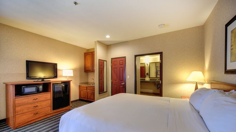 <b>Holiday Inn Express Hotel & Suites Suite</b>. Images powered by <a href="https://www.leonardoworldwide.com/" title="Leonardo Worldwide" target="_blank">Leonardo</a>.