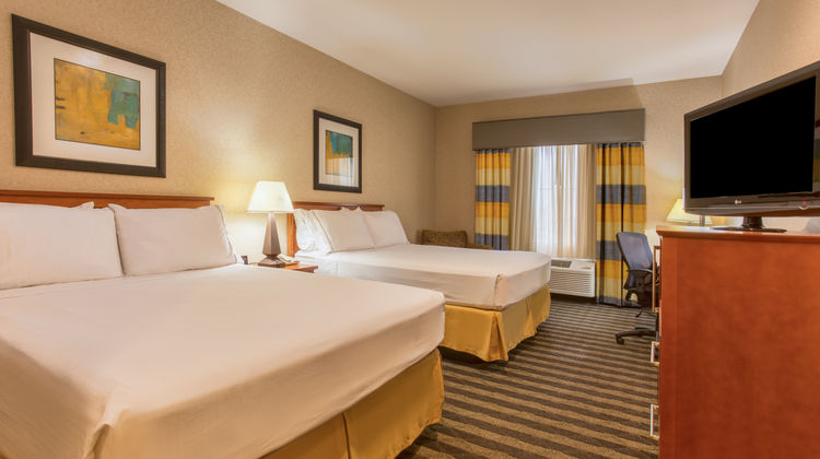 Holiday Inn Express Hotel & Suites Room