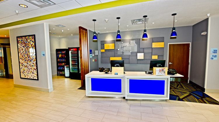 Holiday Inn Exp & Suites Perryville I-55 Lobby