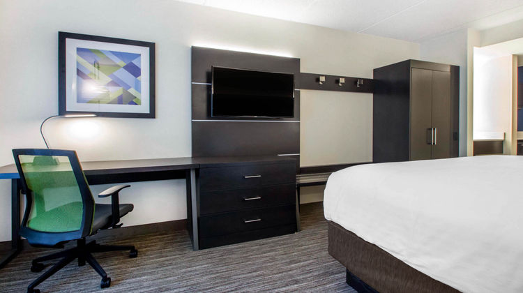 Holiday Inn Express & Suites Arpt Wolf Room
