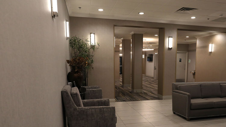 Holiday Inn Chicago O'Hare Lobby