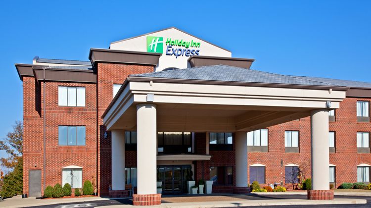 Holiday Inn Express & Suites Shelbyville Exterior