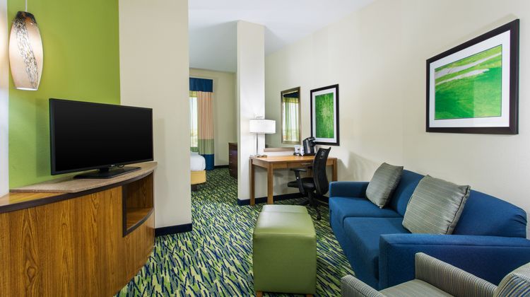 Holiday Inn Express & Suites Midland Suite