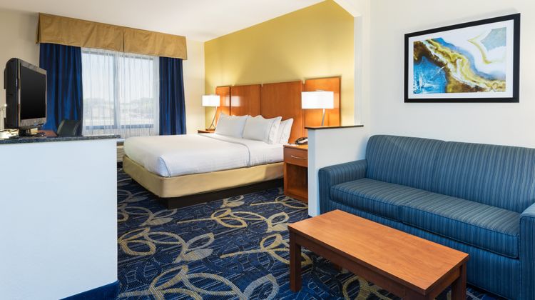 Holiday Inn Express/Suites Midland Loop Suite