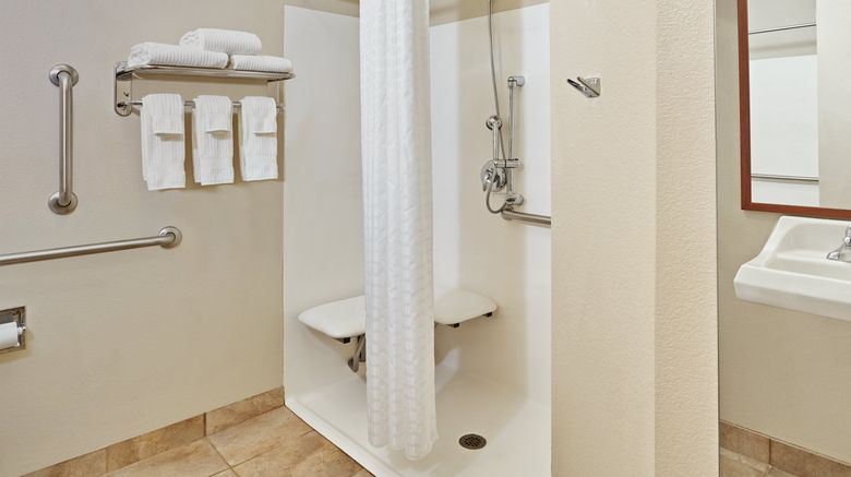 <b>Candlewood Suites Milwaukee Airport Room</b>. Images powered by <a href="https://www.leonardoworldwide.com/" title="Leonardo Worldwide" target="_blank">Leonardo</a>.