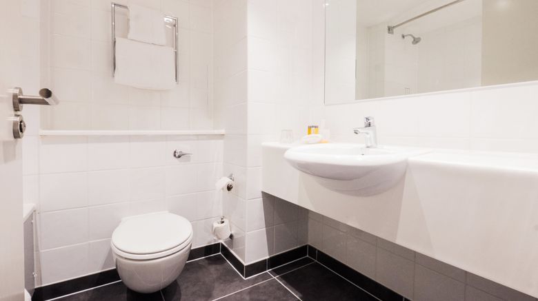 <b>Holiday Inn Farnborough Room</b>. Images powered by <a href="https://www.leonardoworldwide.com/" title="Leonardo Worldwide" target="_blank">Leonardo</a>.