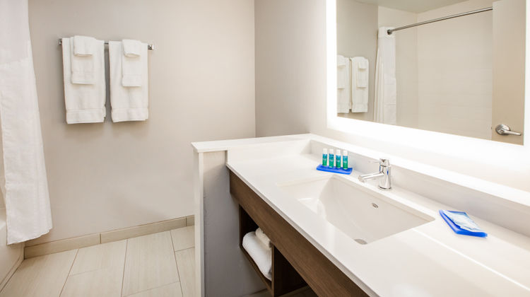 Holiday Inn Express Hotel & Suites Room