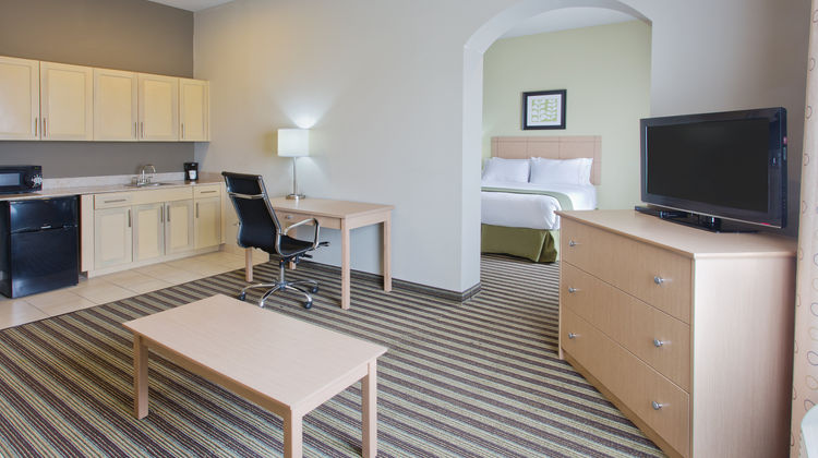 Holiday Inn Express & Suites Alvarado Room