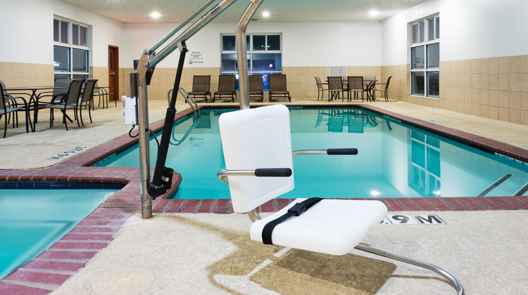 Holiday Inn Express & Suites Alvarado Pool