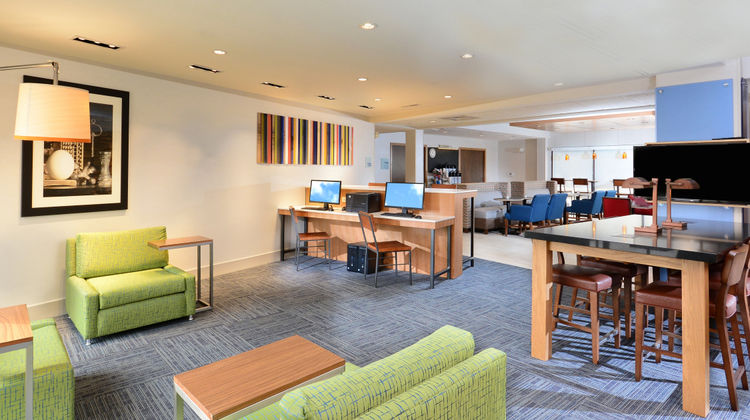 Holiday Inn Express & Suites RDU RTP Lobby
