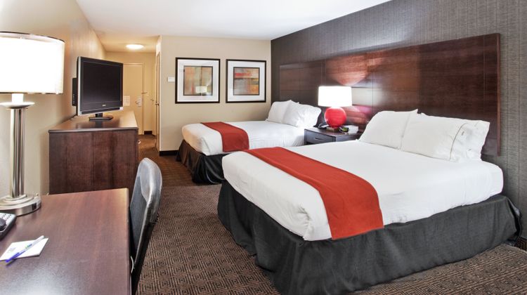 Holiday Inn Express Hotel & Suites Room