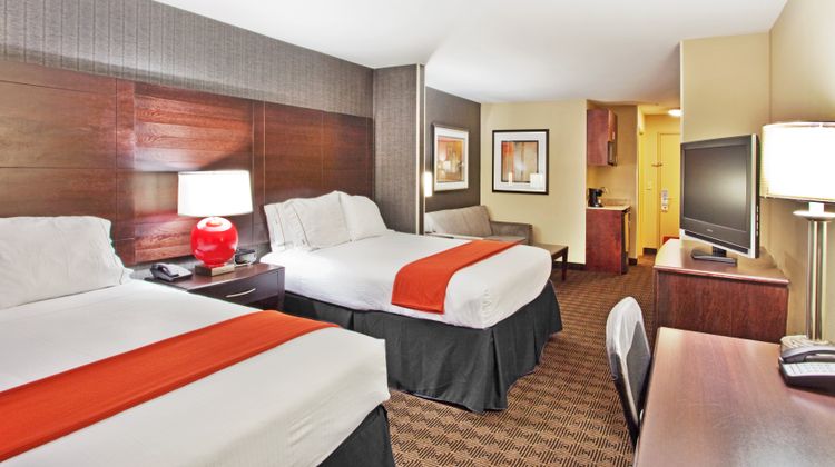 Holiday Inn Express Hotel & Suites Suite