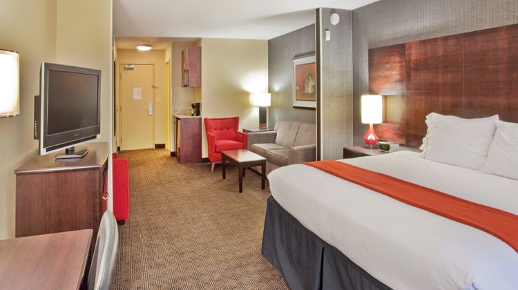 Holiday Inn Express Hotel & Suites Suite